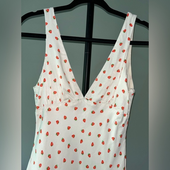 ZARA Strawberry Print Viscose Mini Fit Flare Dress V-neck | size Medium - Picture 3 of 7